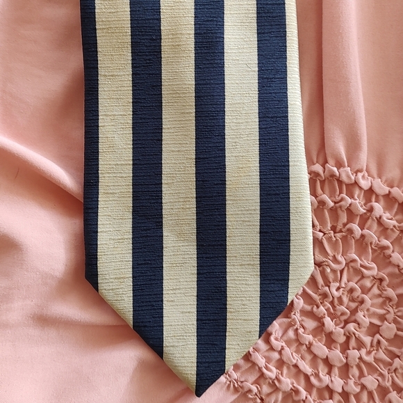 Retro Vertically STRIPED SILK TIE by Mondo Uomo. - Picture 1 of 7